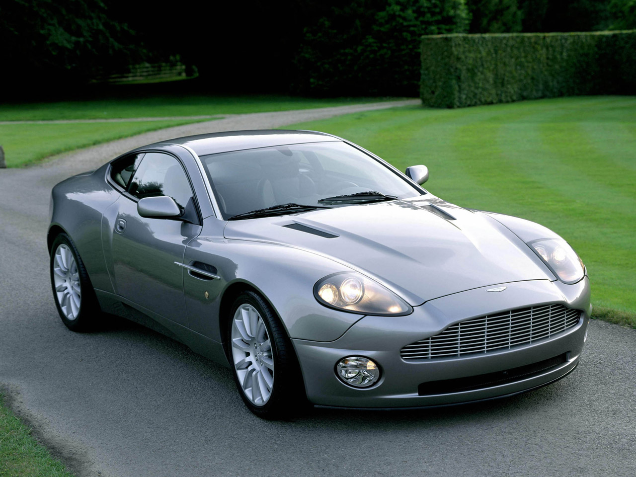 aston-martin-v12-vanquish-tungsten-silver[1]